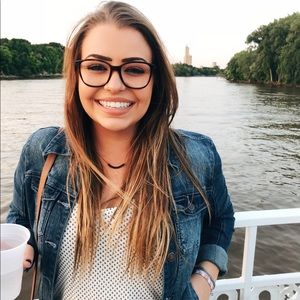 Meet your Posher, Kayla